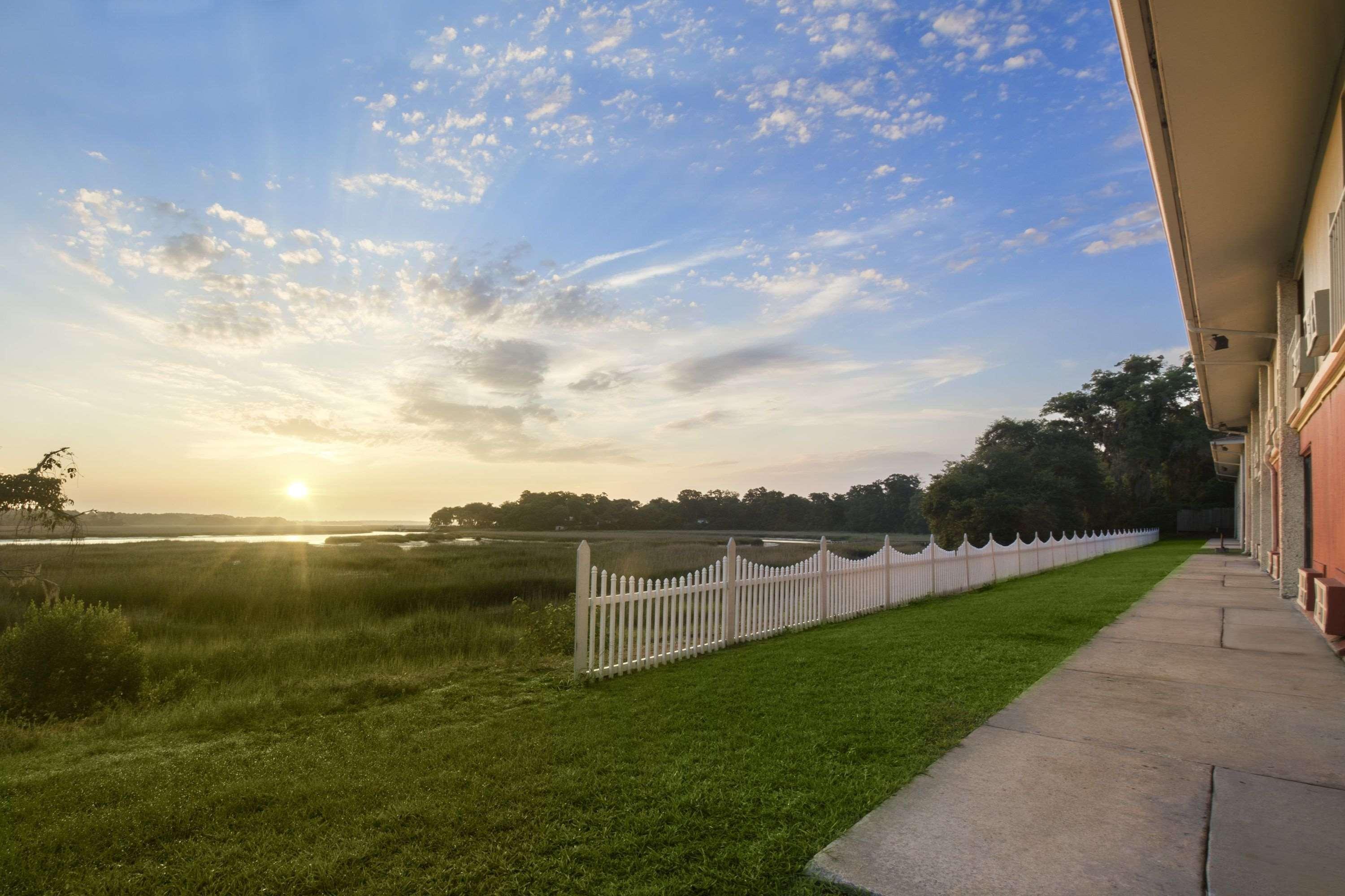 Howard Johnson By Wyndham Beaufort/Parris Island Exterior foto