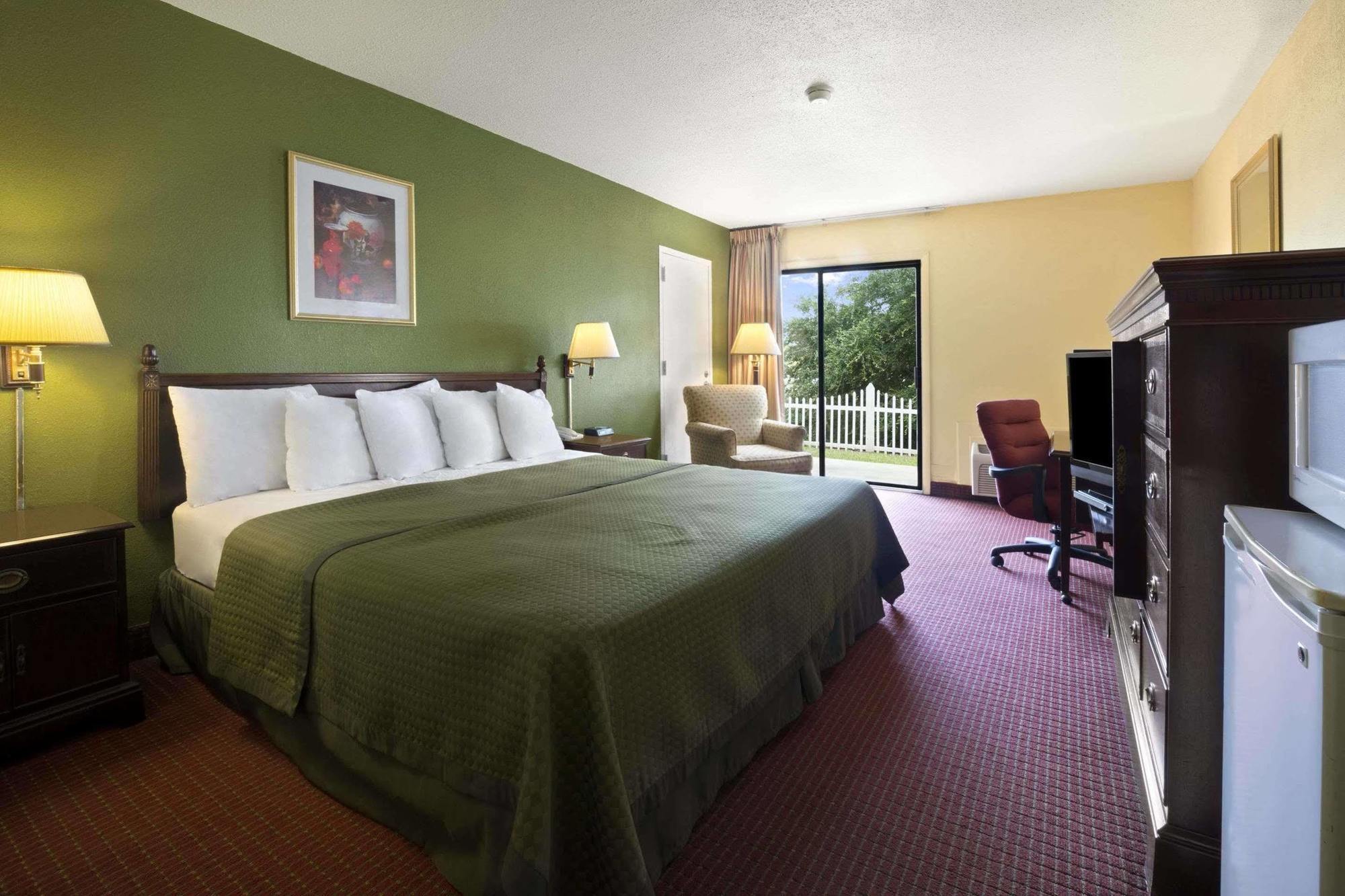 Howard Johnson By Wyndham Beaufort/Parris Island Exterior foto