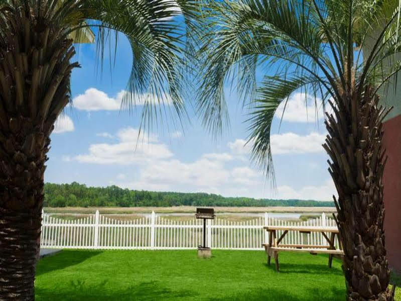 Howard Johnson By Wyndham Beaufort/Parris Island Exterior foto